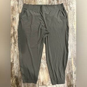 Athleta Women's Gray Cropped Pants